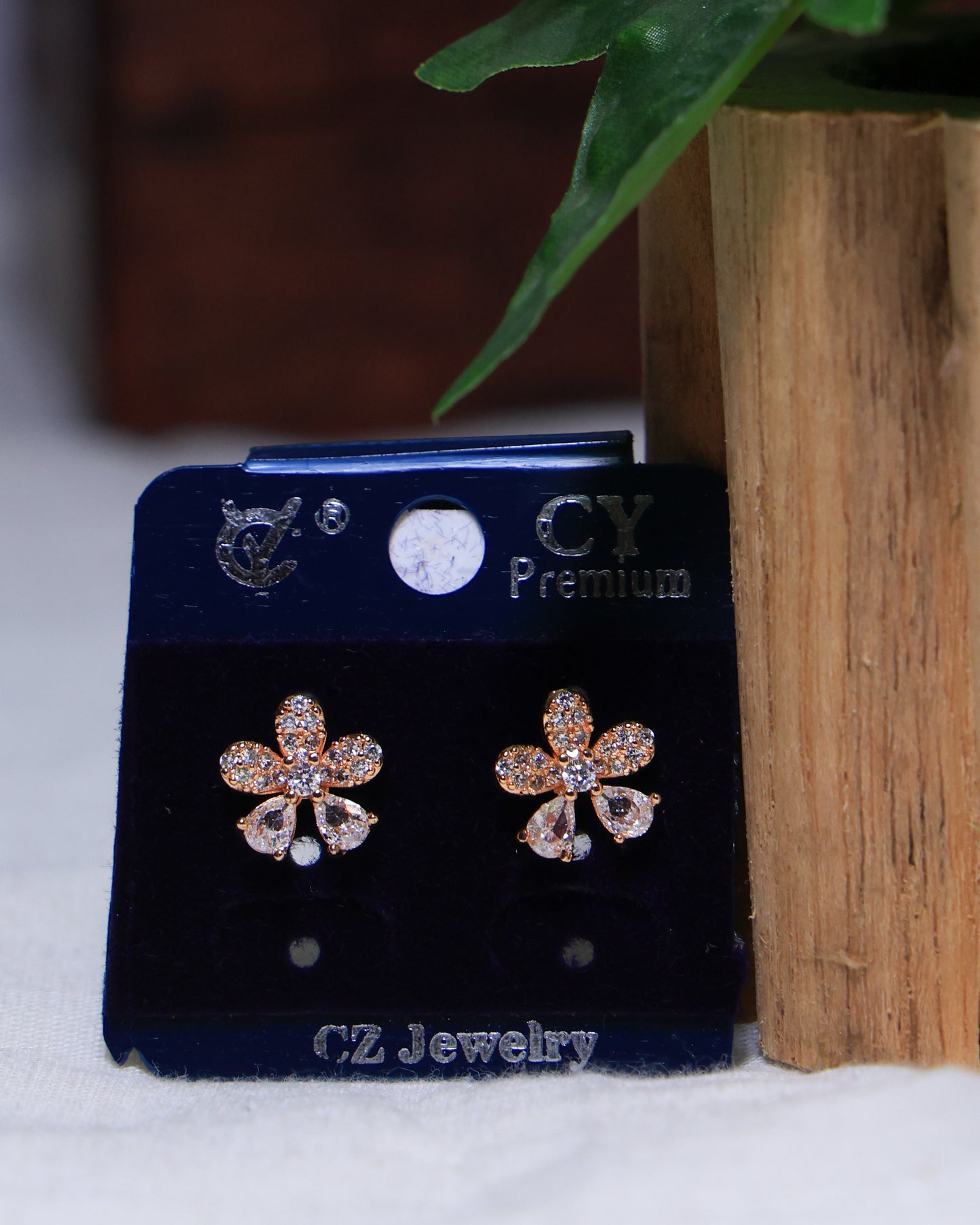 Petal Classic Rose Gold Earring